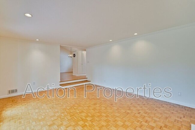 Building Photo - 2685 Yorkton Dr