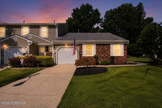 Building Photo - 99 Oak Ln