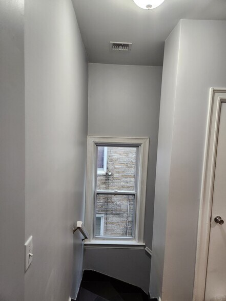 Building Photo - 57 Condict St