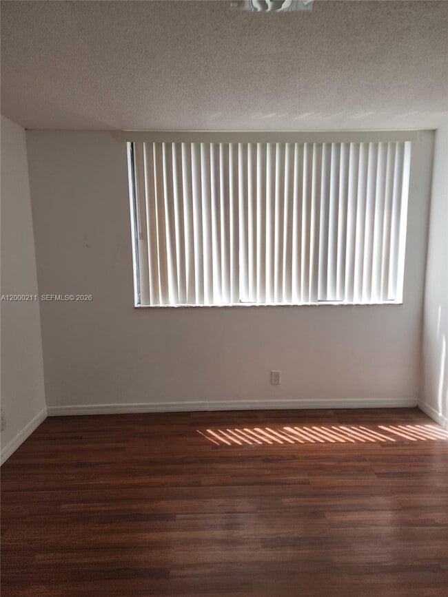 Building Photo - 4222 Inverrary Blvd