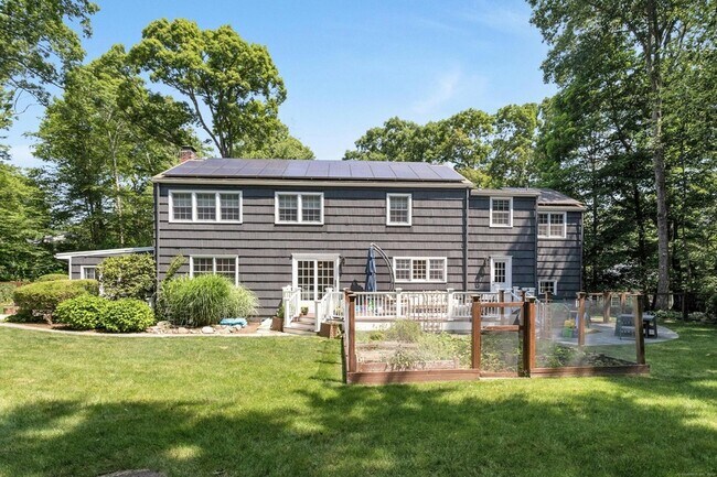 Building Photo - 21 Roxbury Ln