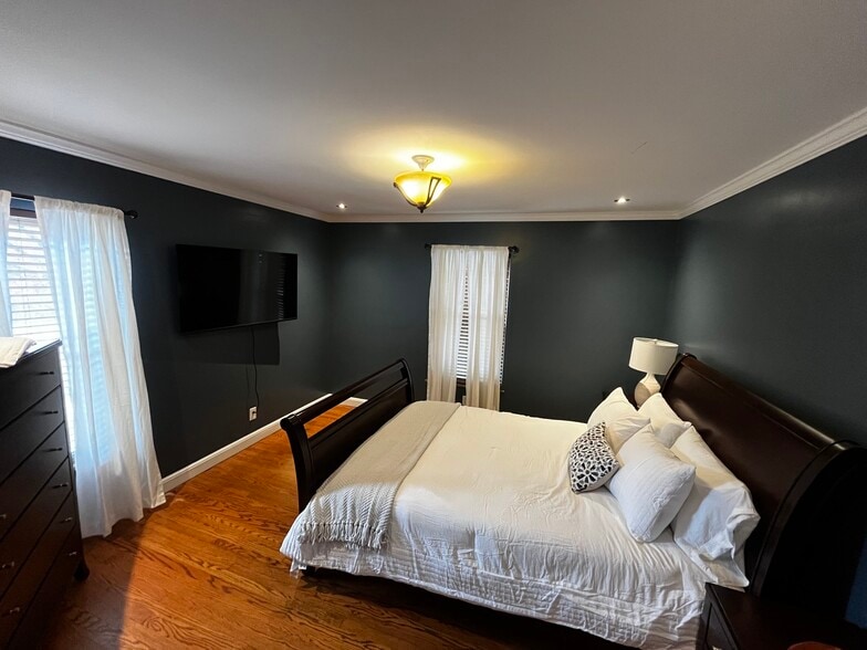 Building Photo - 1838 Oakridge Dr