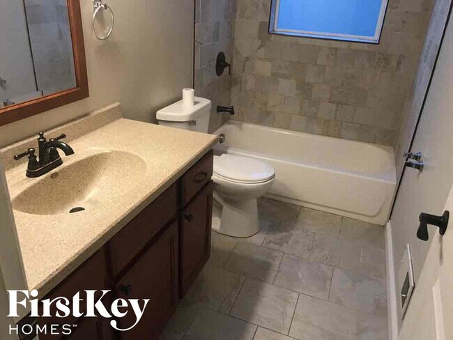 Building Photo - 16241 Lowell Ave