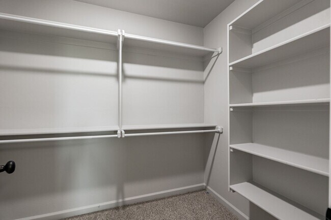 Building Photo - 710 League Cir