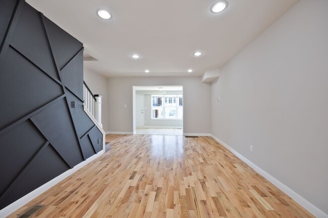 Building Photo - ???Completely Renovated 3 Bedroom 1.5 Bath...