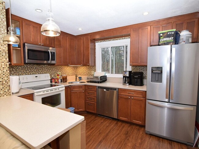 Building Photo - 63 Lionel Ave