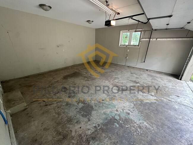 Building Photo - Spacious Warren Township, 3 Bedroom/1.5 Ba...