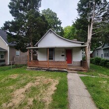Building Photo - Near Eastside 3BR House!