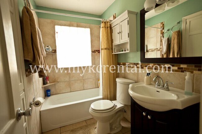 Building Photo - 4916 Juniper Dr