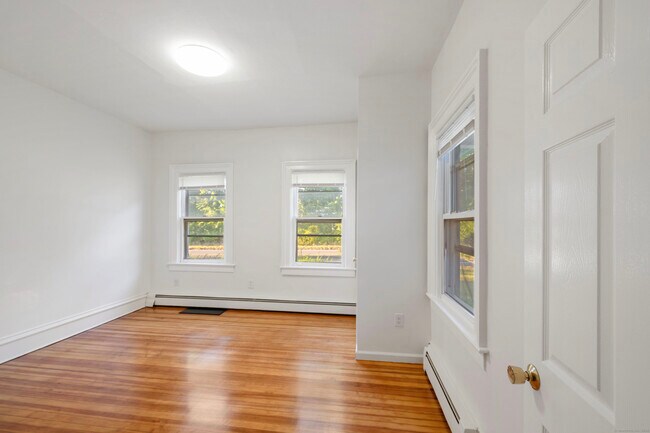 Building Photo - 36 Woodbridge St
