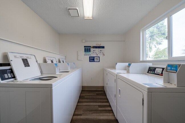 Building Photo - St. Johns 1 bedroom 1 bath in park-like setting.