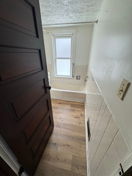 Building Photo - 2118 11th St SW