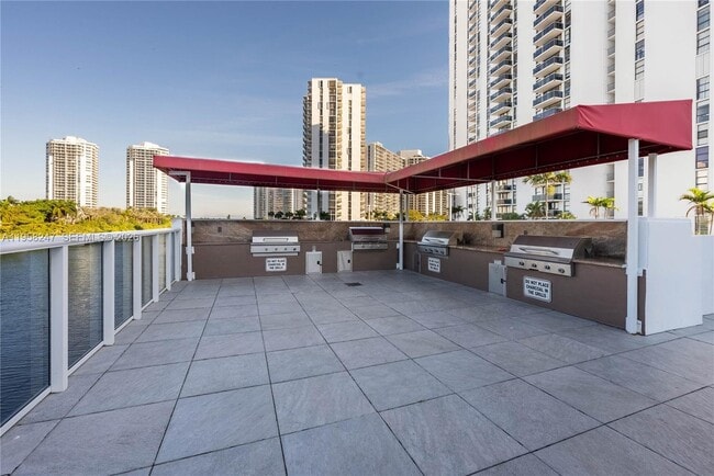 Building Photo - 3675 N Country Club Dr