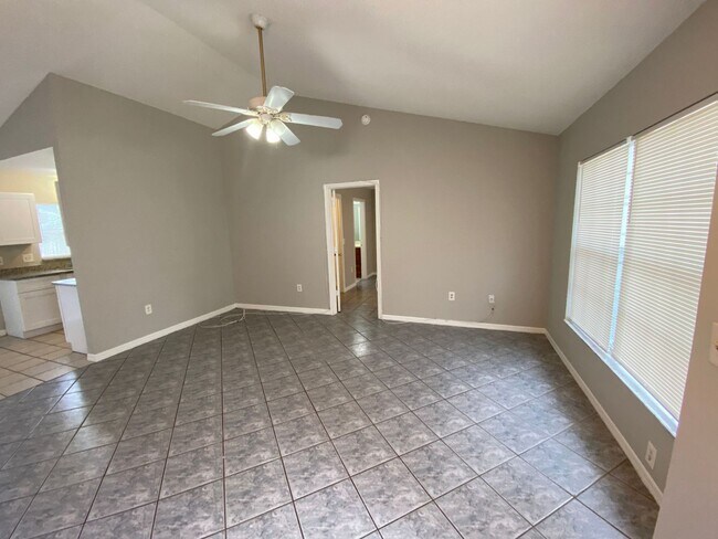 Building Photo - 3 Bedroom 2 Bath Home in East Orlando for Rent