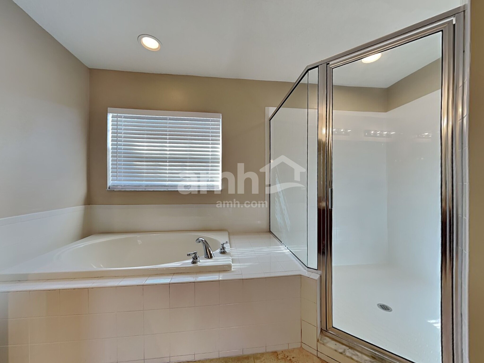 Building Photo - 15534 Lake Bella Vista Dr