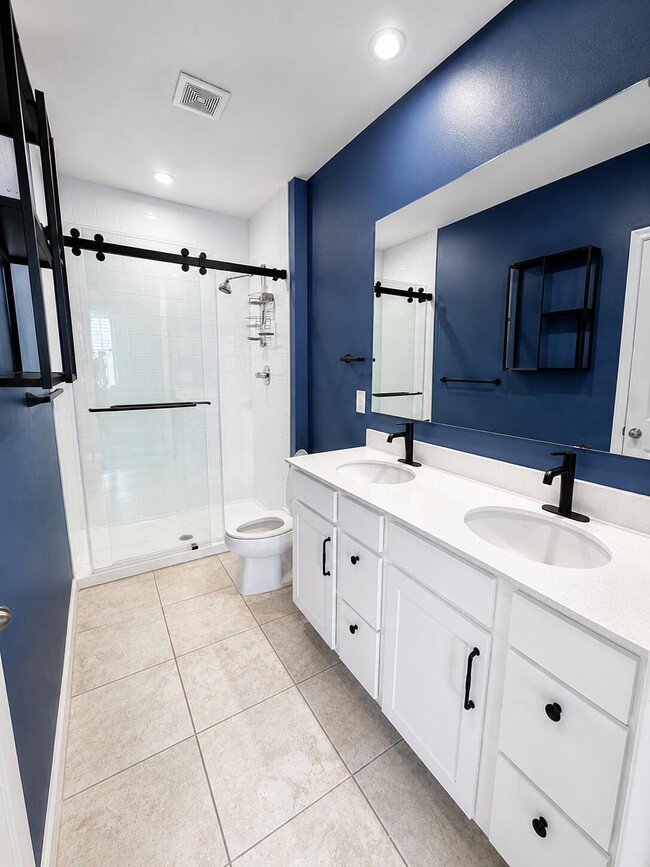 Building Photo - 812 Persimmon Pl