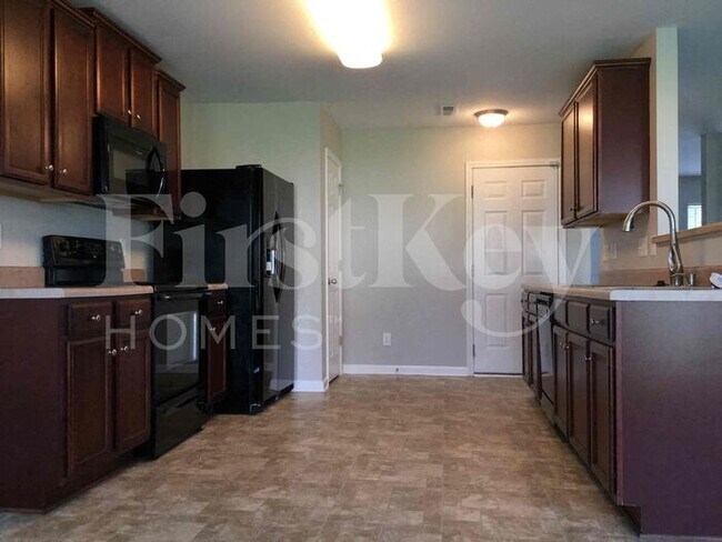 Building Photo - 2803 Stephen Oaks Way