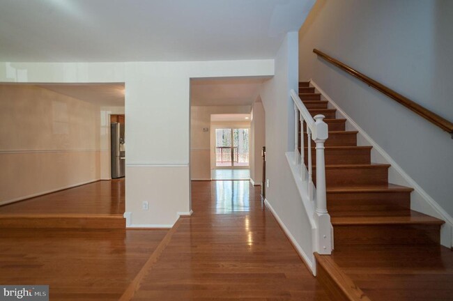 Building Photo - 5725 Walnut Wood Ln