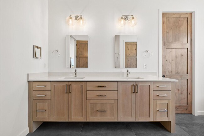 Building Photo - Tetherow Luxury 4 Bedroom Home