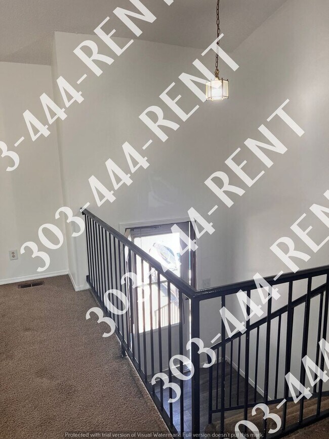 Building Photo - Large 3 Bedroom 2 Bathroom located in Gree...