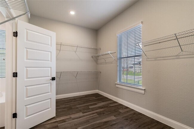 Building Photo - 6753 Bentridge Dr