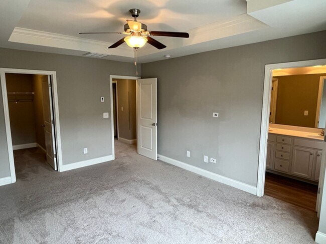Building Photo - Convenient 3 Bed Townhome near Harrisburg