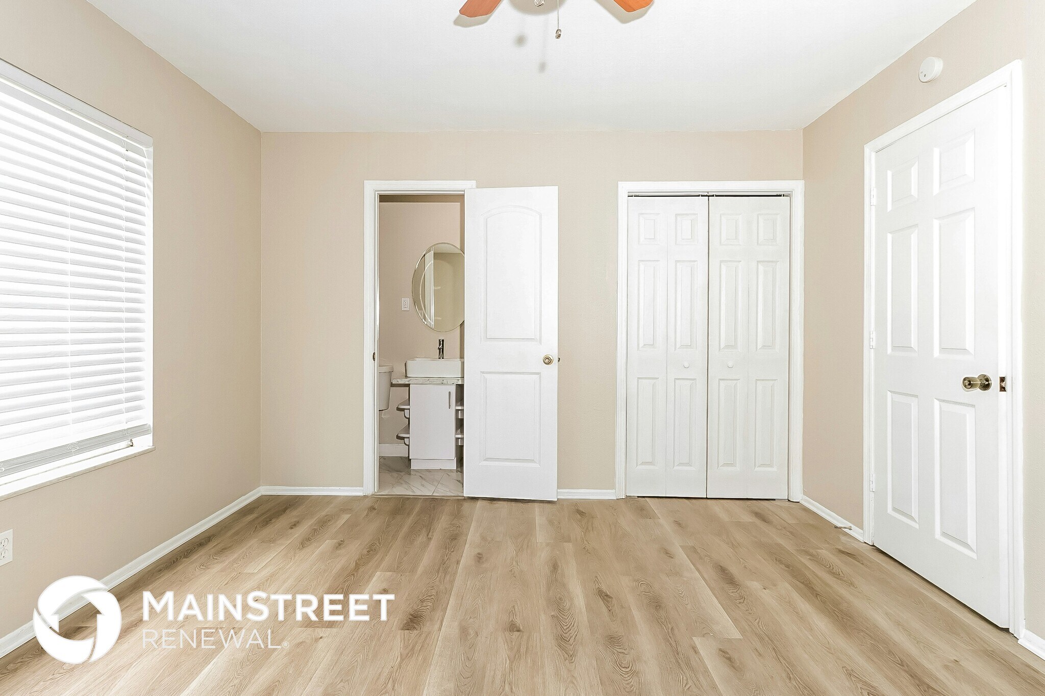 Building Photo - 426 SW Eastport Cir