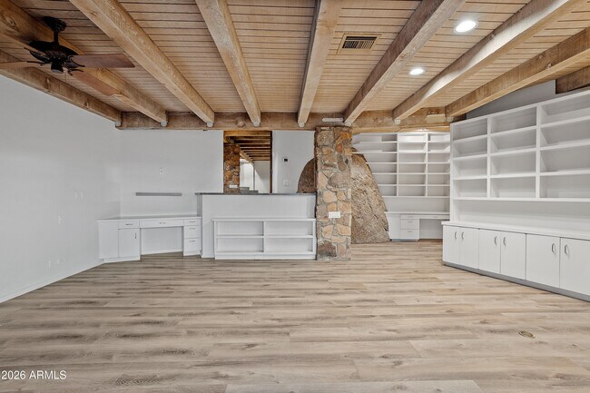 Building Photo - 6700 E Hawksnest Rd