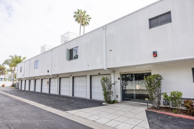 Building Photo - 2-bed, 2-bath 972sqft condo, walking distance to beach in Carlsbad Village, literally one block o...