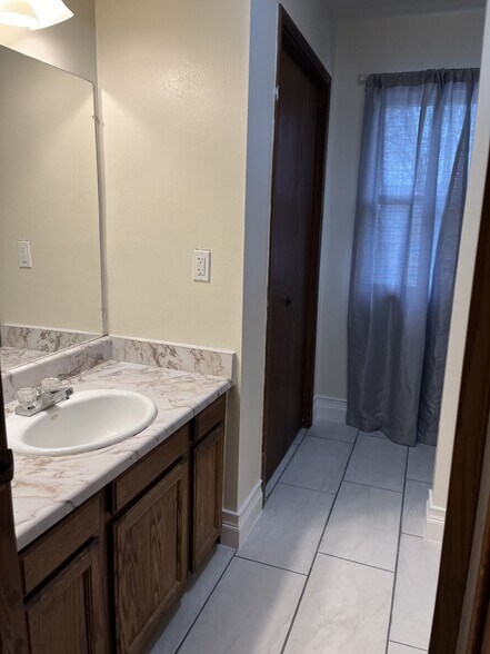 Full Bath - 7755 N 80th St