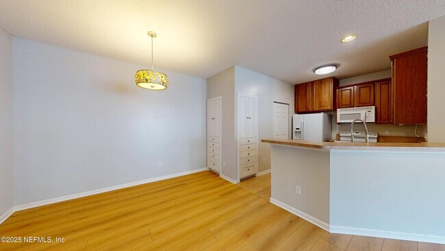Building Photo - 211 Jardin De Mer Pl