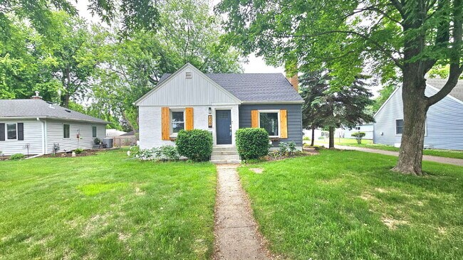Building Photo - Beautiful 3-Bed, 3-Bath Haven with 1,901 Sq Ft of Comfort in St Louis Park with yard. 7/1/2026