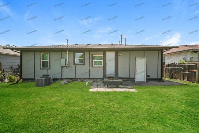 Building Photo - 2653 SW 45th St