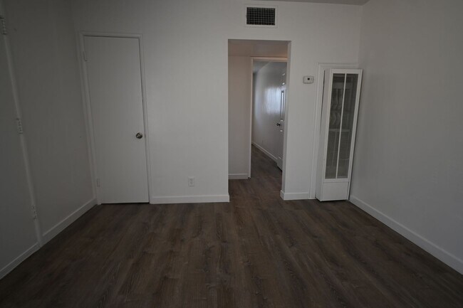 Building Photo - 378 N 13th St