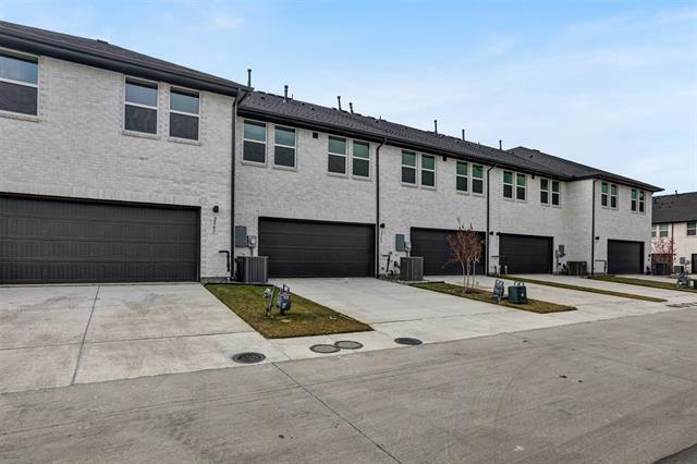 Building Photo - 2549 Huxley Mews