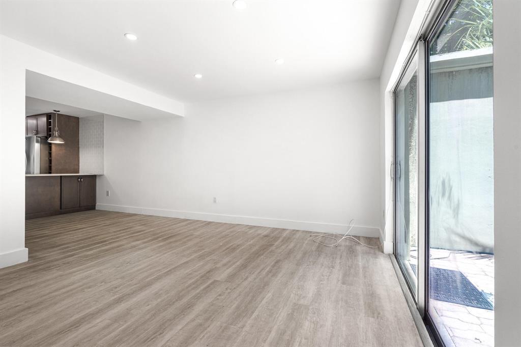 Building Photo - 809 W Oakland Park Blvd