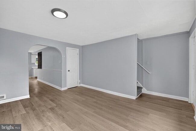 Building Photo - 153 W 21st St