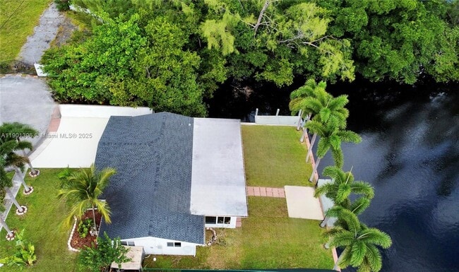 Building Photo - 4500 SW 42nd Terrace