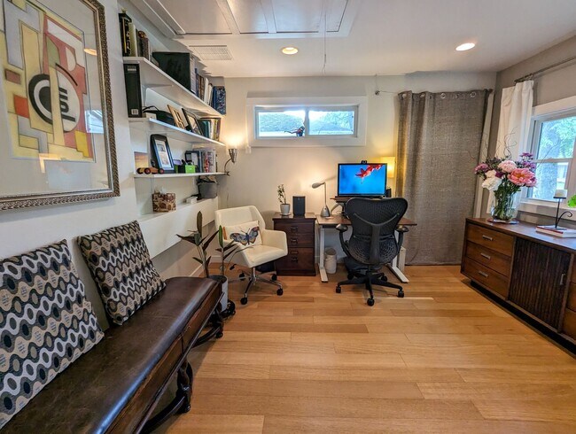 Building Photo - Remodeled Home Next To Zilker Park - 3 BR / 2 BA