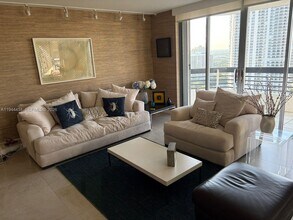 Building Photo - 19101 NE 36th Pl