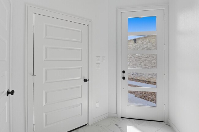 Building Photo - 2924 El Fenice Ln