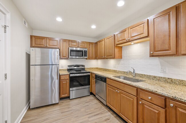 Building Photo - Harpers Point Apartments*