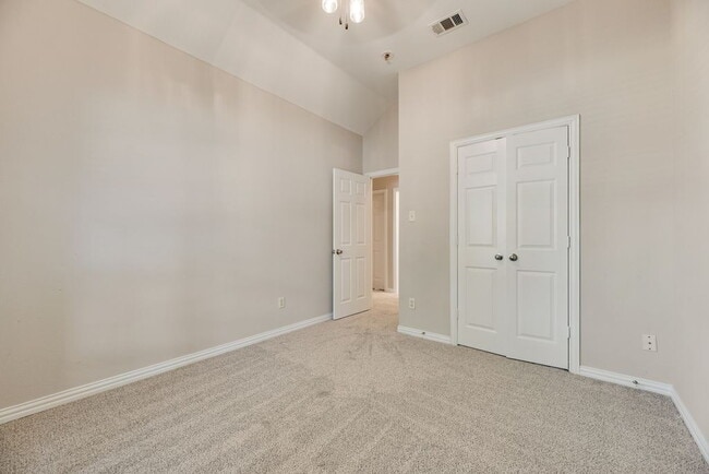 Building Photo - Spacious 4-Bedroom Gem with 2 Full Baths in McKinney - Your New 2025 Sq Ft Sanctuary!