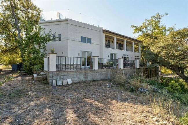 Building Photo - 2510 Saratoga Dr