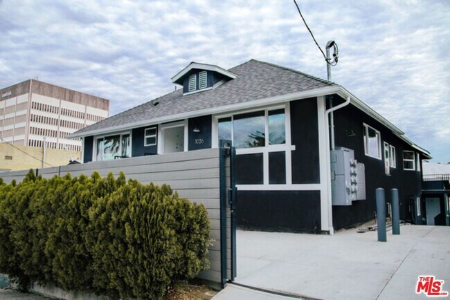 Primary Photo - 1036 N Bonnie Brae St
