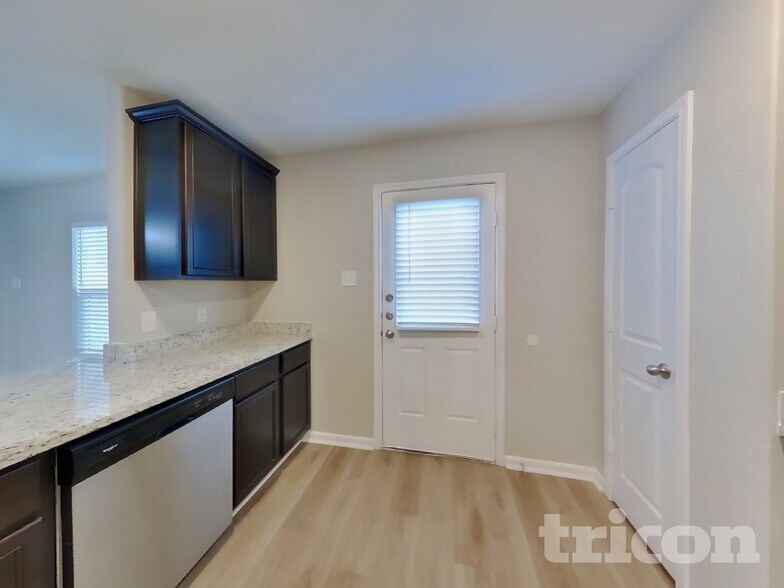 Building Photo - 11031 Chatham Ct