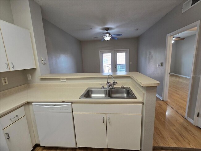 Building Photo - 1910 E Palm Ave