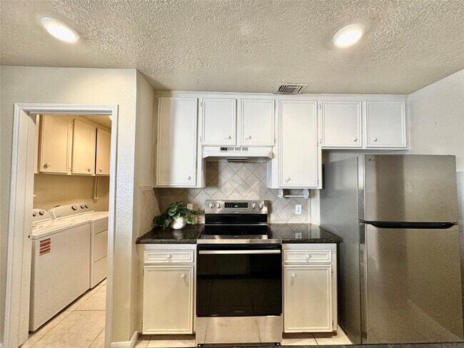 Building Photo - 9164 Wilcrest Dr