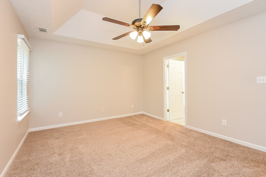 Building Photo - 208 Pebble Creek Ct