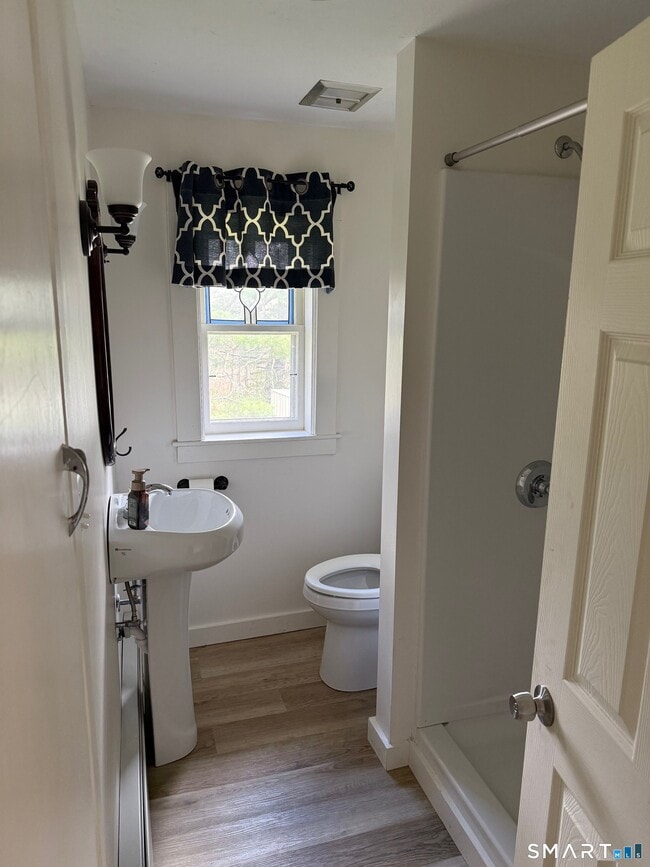 Building Photo - 82 Mountain Rd